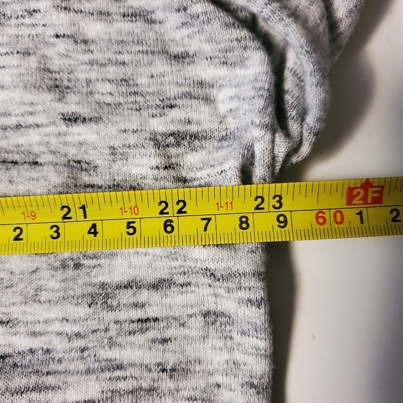 Cabi Heathered Grey 4 Button Cardigan size medium - Picture 12 of 13